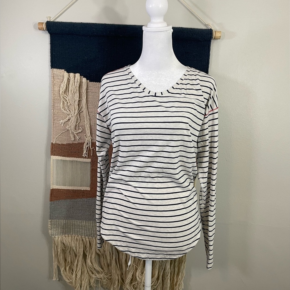 Lululemon White Striped Fitted Long Sleeves Shirt Size S